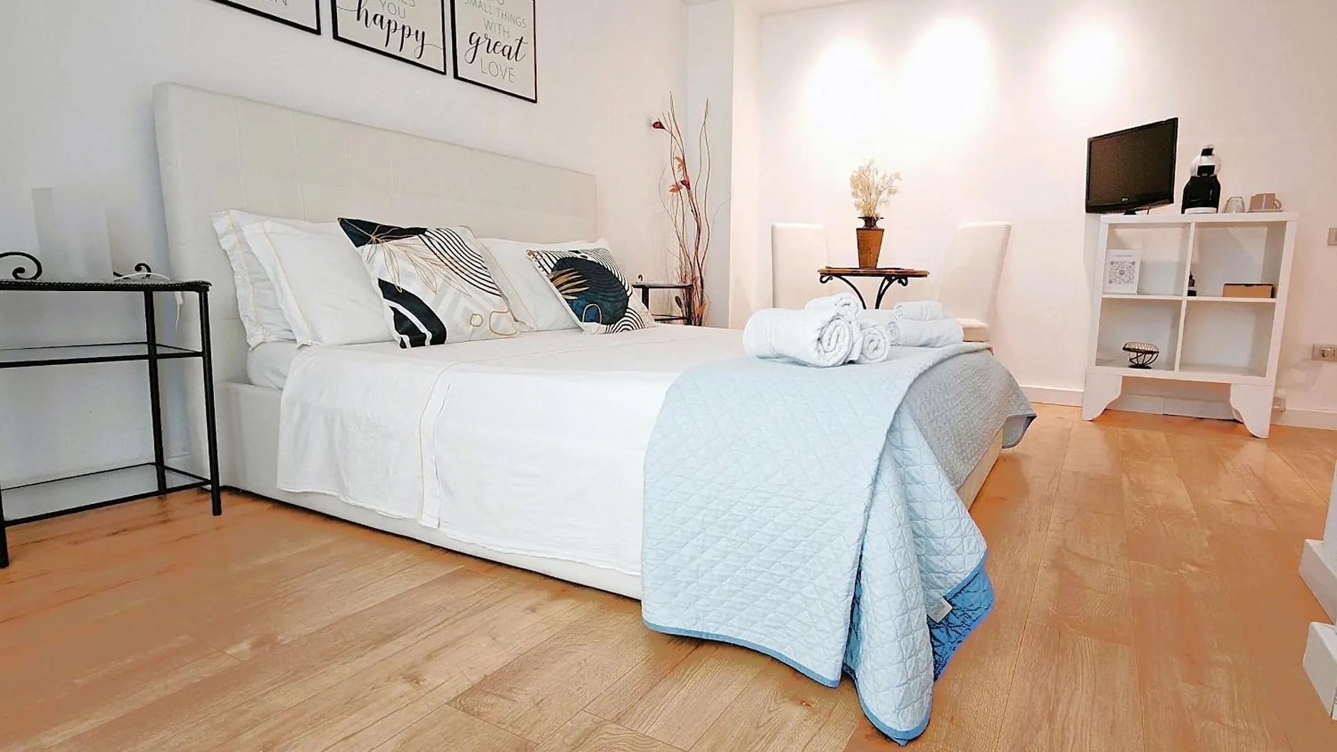 לינה וארוחת בוקר Krly Rooms קליארי